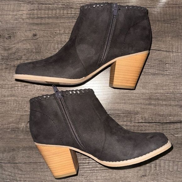 DV8 Dolce Vita Faux Suede Whipstitch Side Zip Judey‎ Heeled Ankle Bootie Size 7 - Picture 4 of 8